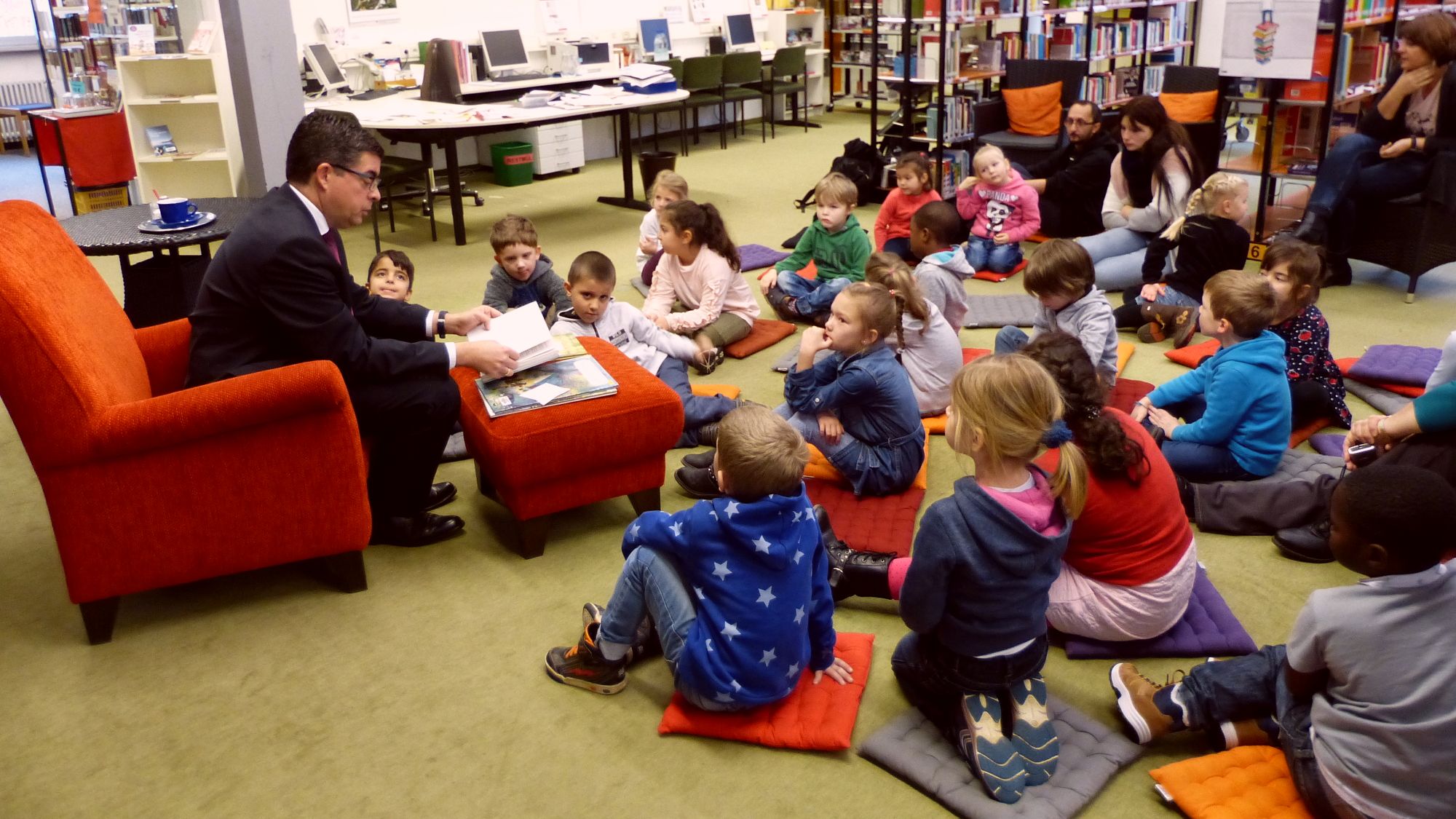 Bürgermeister Frank Helmenstein liest für Kinder Bürgermeister Frank Helmenstein liest für Kinder