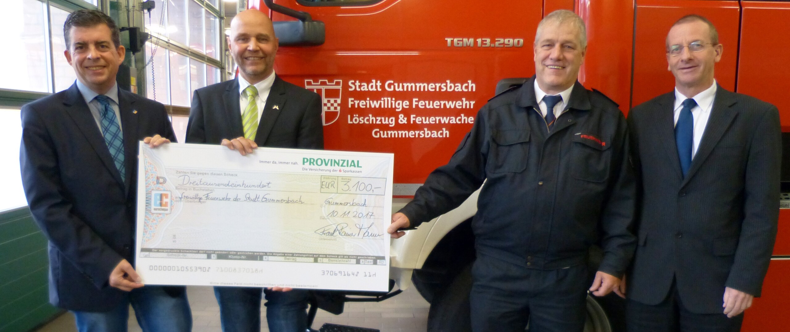 Scheckübergabe bei der Feuerwehr Scheckübergabe bei der Feuerwehr