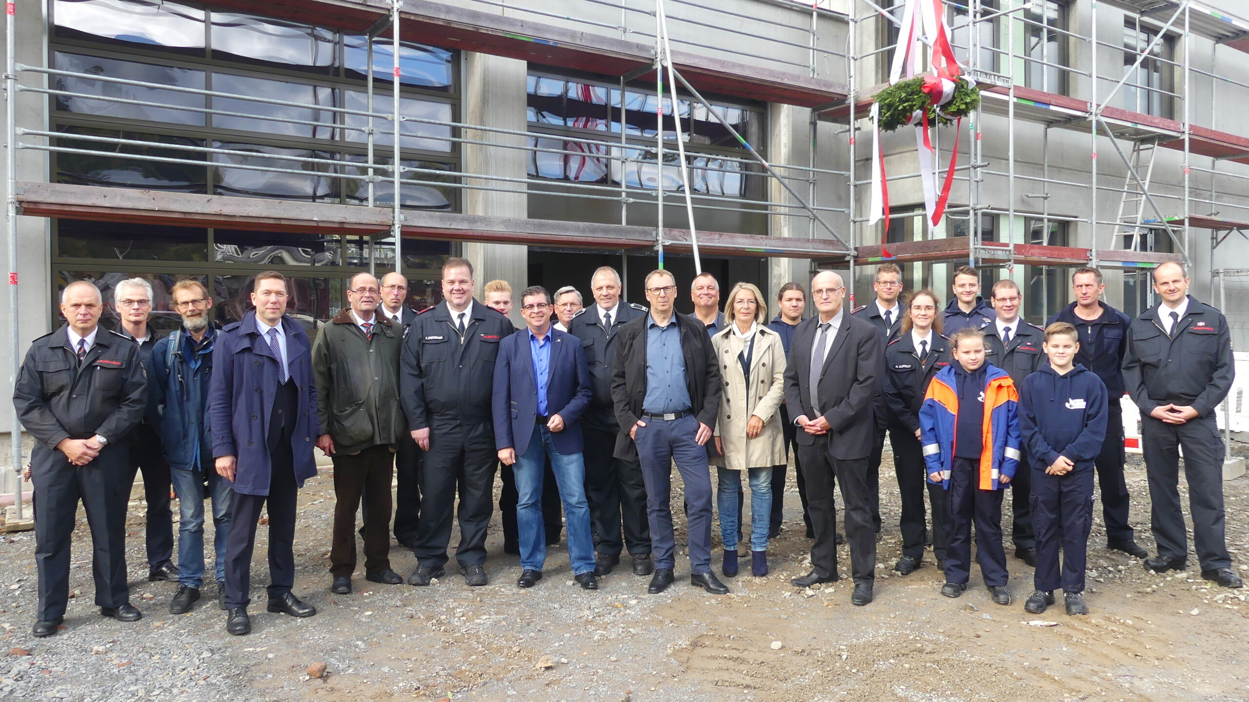 Richtfest Feuerwehrgerätehaus Niederseßmar Gruppenfoto