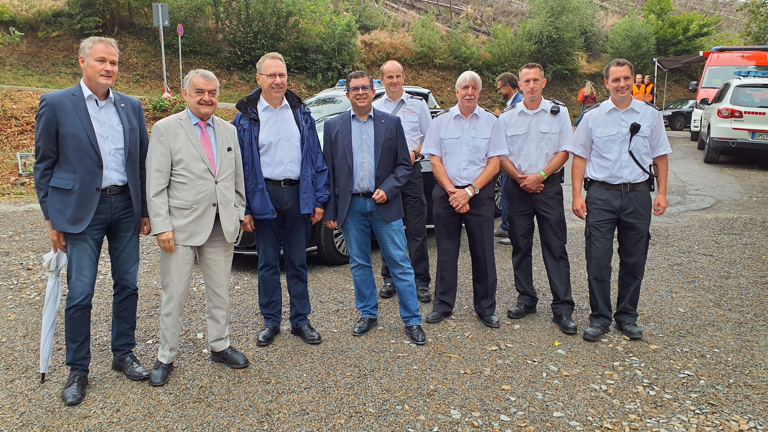 Carsten Brodesser, Herbert Reul, Jochen Hagt, Frank Helmenstein, Frank Raupach, Wilfried Fischer, Lars Hohmuth, Dennis Flick (v. l. n. r.) Carsten Brodesser, Herbert Reul, Jochen Hagt, Frank Helmenstein, Frank Raupach, Wilfried Fischer, Lars Hohmuth, Dennis Flick (v. l. n. r.)